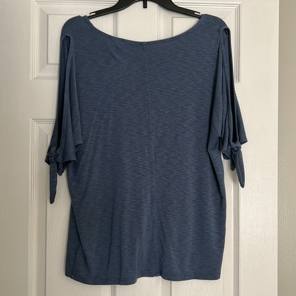Tahari Cold Shoulder Blue Top - Picture 2 of 2